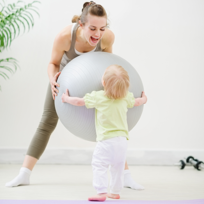 postnatale kinesitherapie, traumatische bevalling, terug fit na de bevalling, bekkenbodemtraining, core-training, buikspierenversterken, terug naar balans