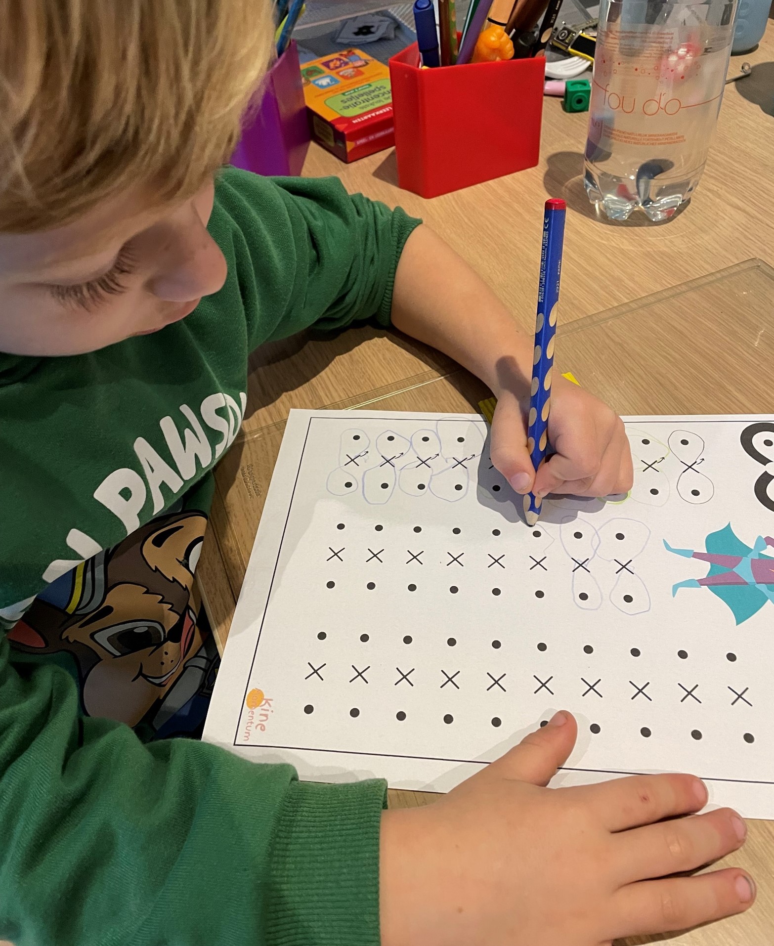 psychomotoriek bij kinderen lateralisatie, fijne motoriek, schrijfmotoriek, rekenvaardigheden, schrijfpatronen, onleesbaar handschrift, krampachtig handschrift